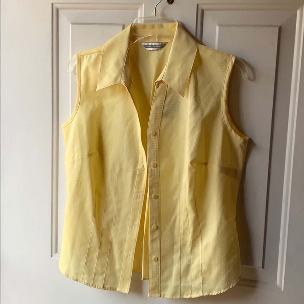 Ladies sleeveless blouse